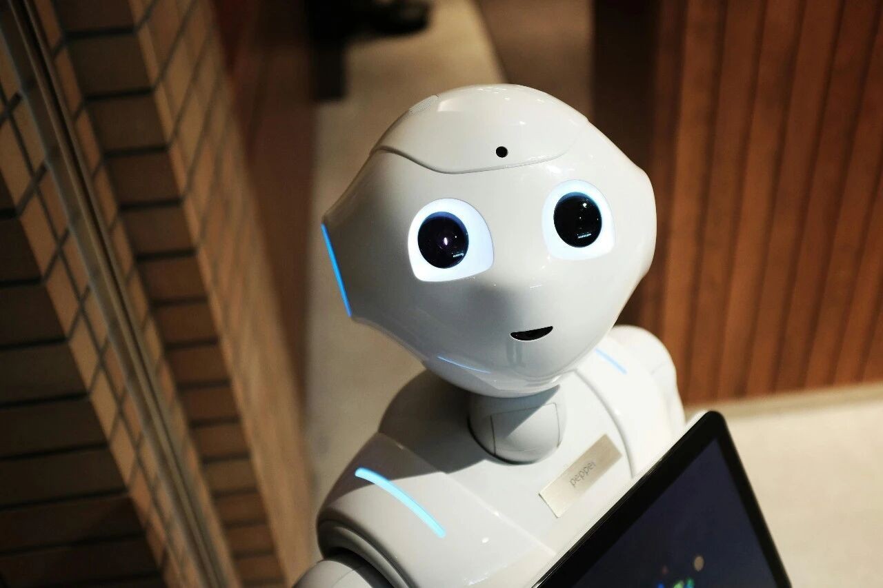 Desktop Robots and AI Companions: The Intelligent Leap from “Tools” to “Emotional Partners”